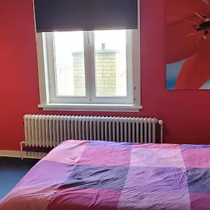 Holiday home Family House, Free Parking, 15min. Walk To City